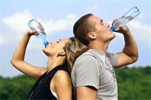 夏季锻炼注意饮水